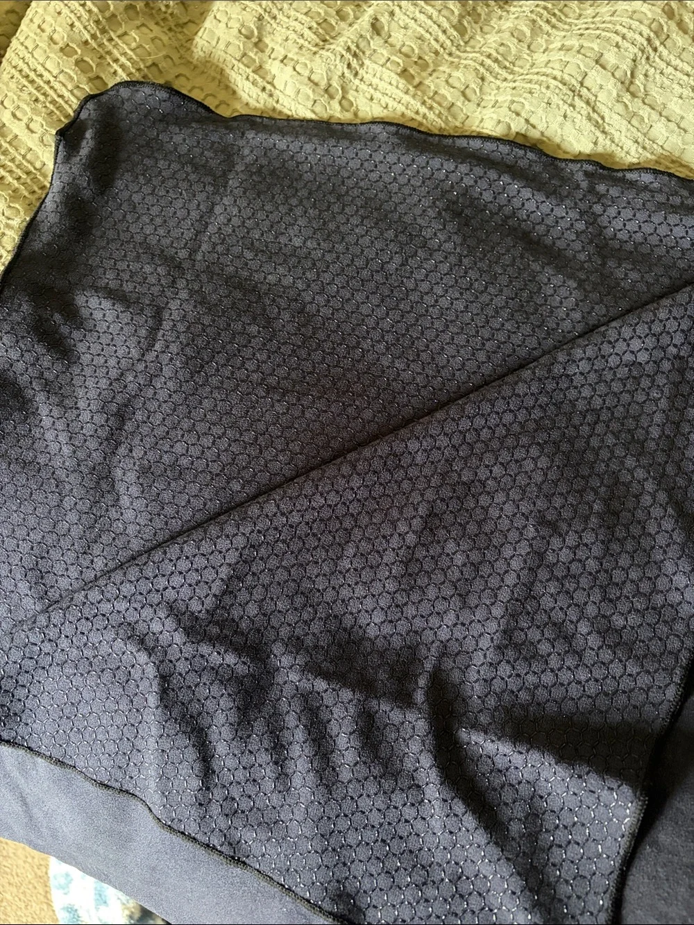 ALO Yoga Towel - Picture 2 of 2